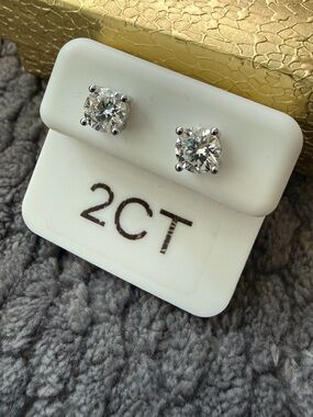 2CT VVS D Moissanite Stud Earrings in 925 Sterling Silver